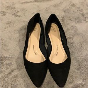 Black point toe flats